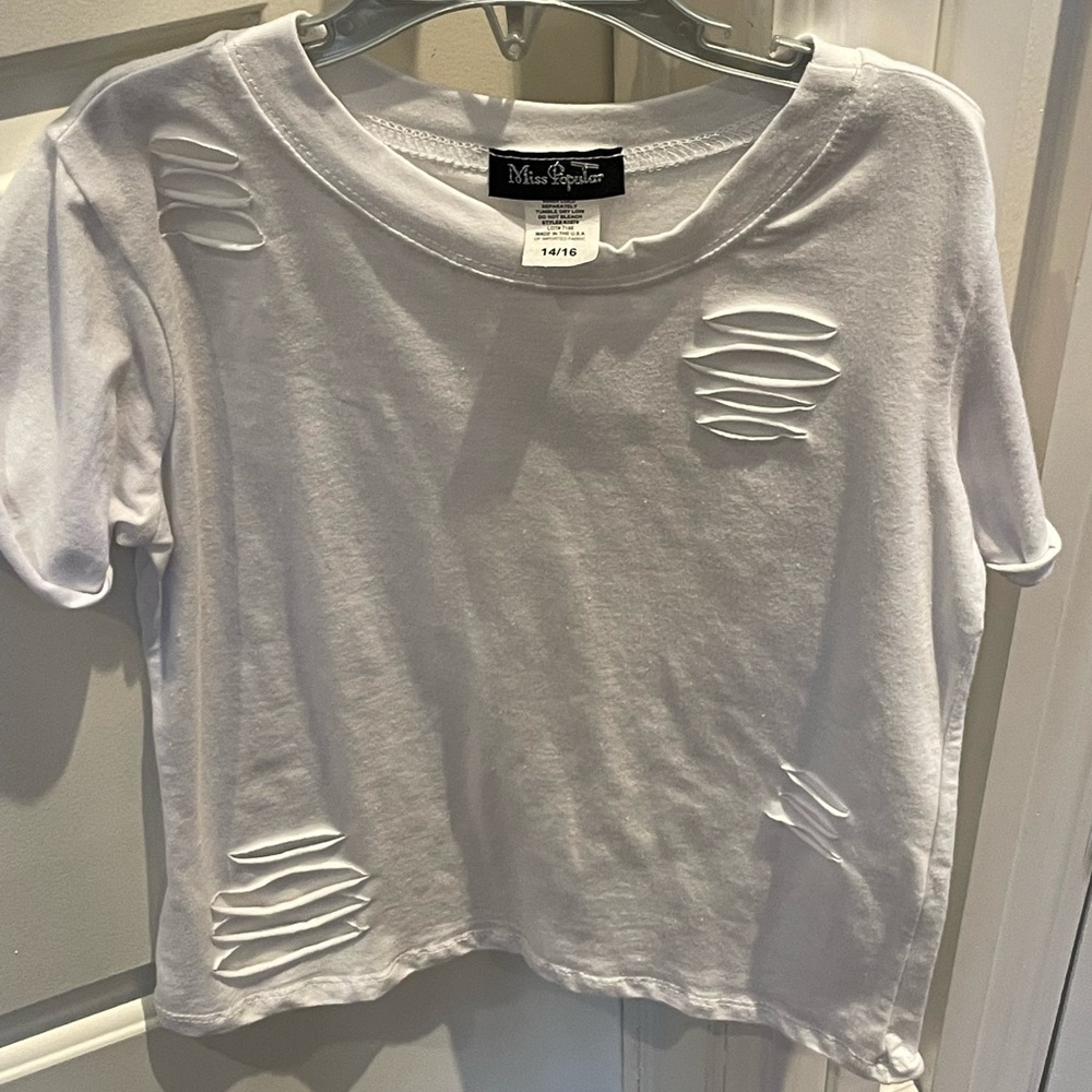 Miss Popular shredded tee size L NWT